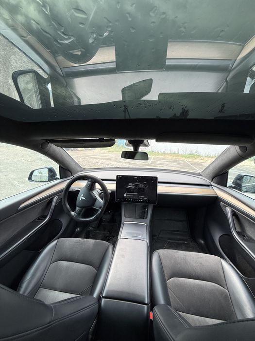 Tesla Model Y Dual motor 4wd