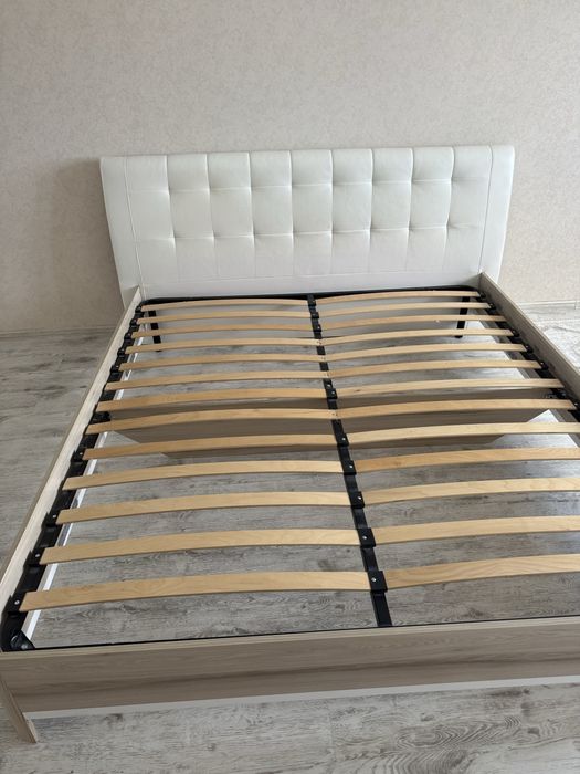 Спальный диван без матраса.