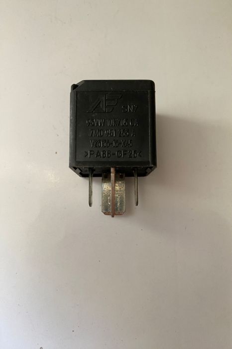 Releu Releu 100 7M0951253A / 95VW10K705CA Volkswagen VW Passat B6
