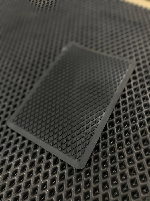 Подпятники для автомобилний ковриков