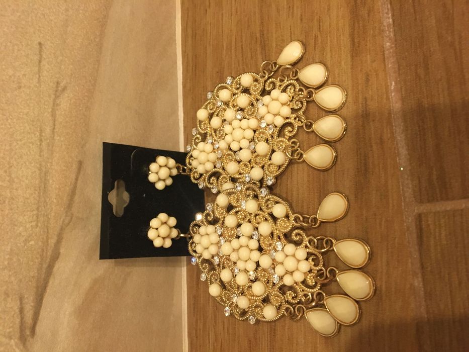 Много красиви и ефектни обеци