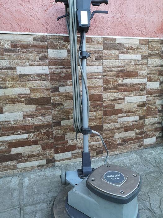 Nilfisk 421 A Машина за Пране на Килими Полиране  Почистване Шлайфане