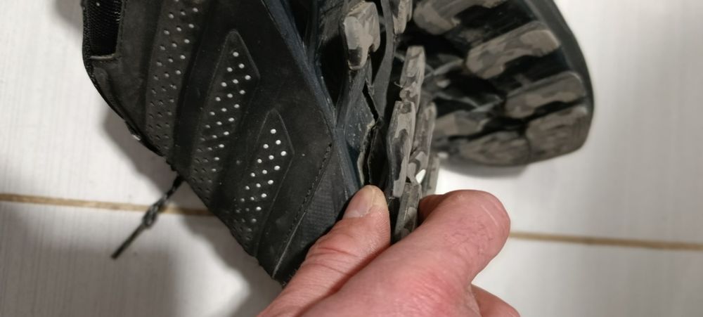 Продавам маратонки adidas spring blade