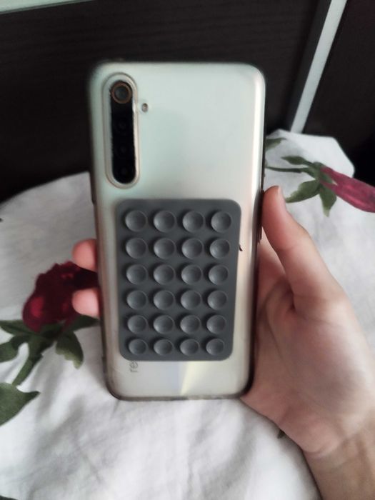 Продаю телефон реалми 6