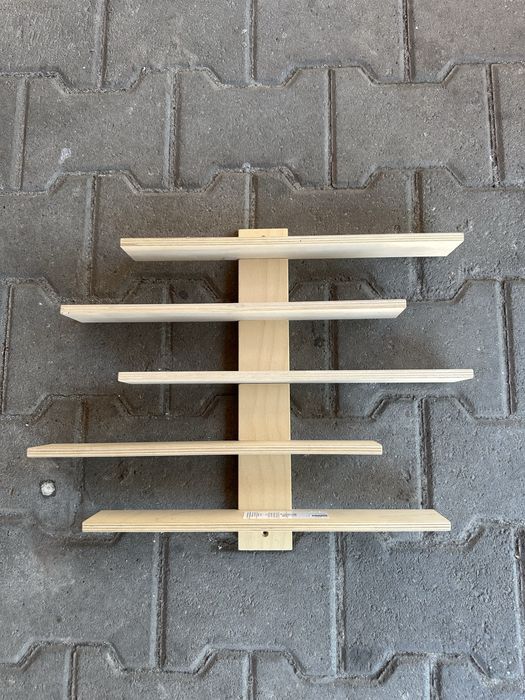 Etajera de mici dimensiuni
