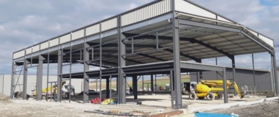 Vand hale metalice la super preț-calitate