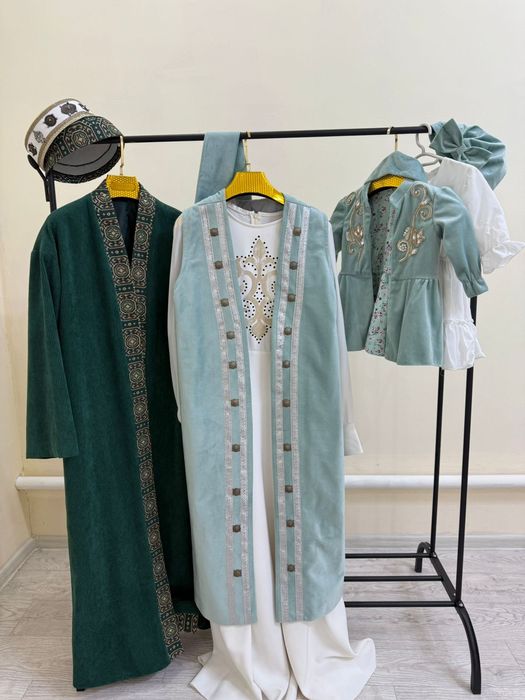 Киімдер сатылады