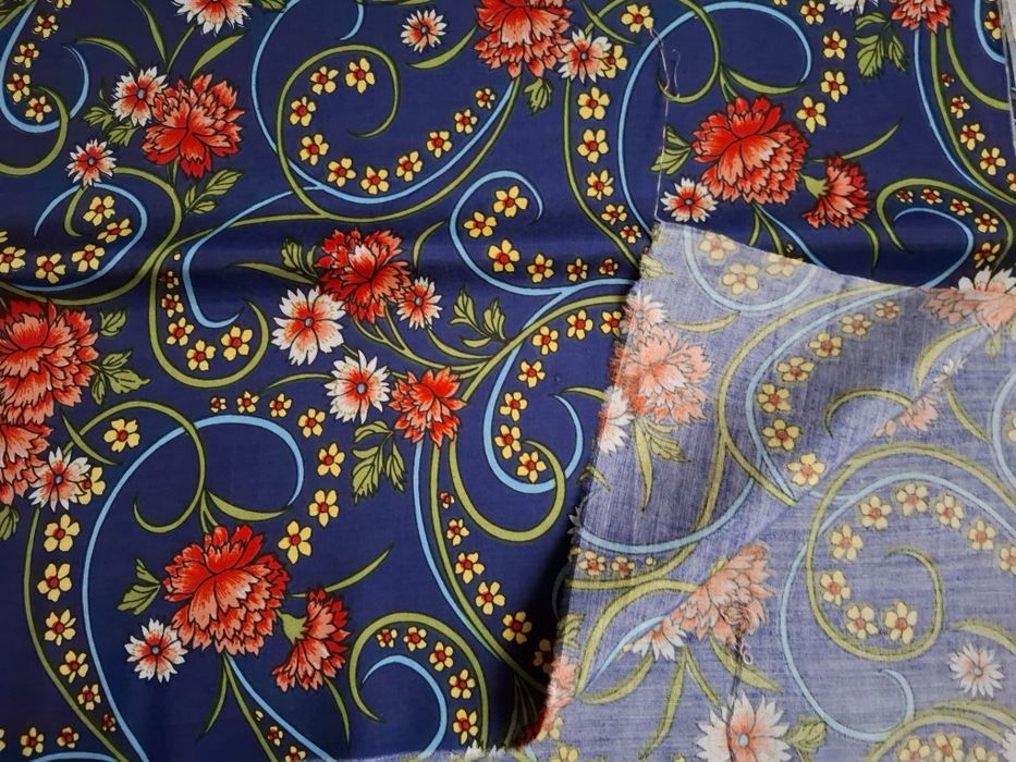 Отрез натуральной ткани крепсатин советского периода