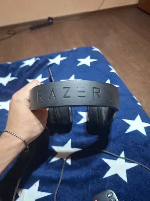 Vând Căsti Razer