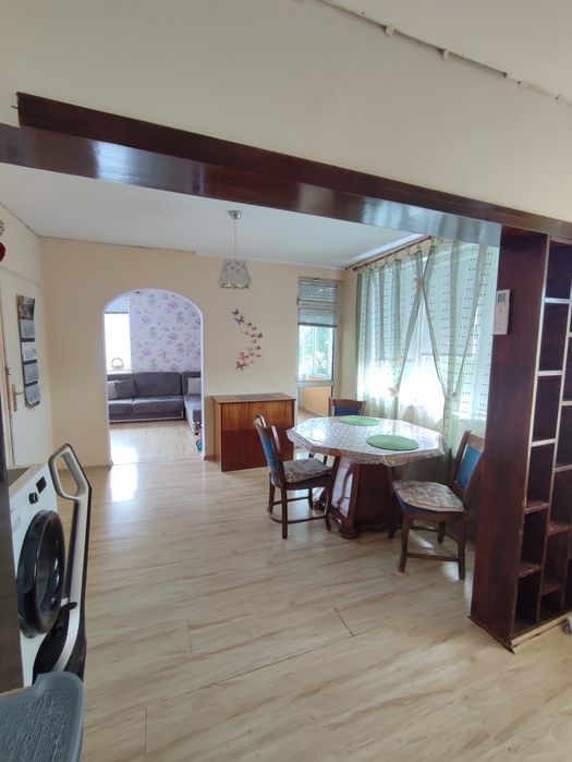 Продавам 4-ри стаен апартамент