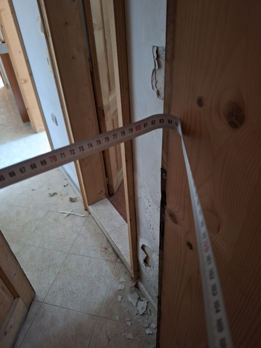 Продавам дървени врати