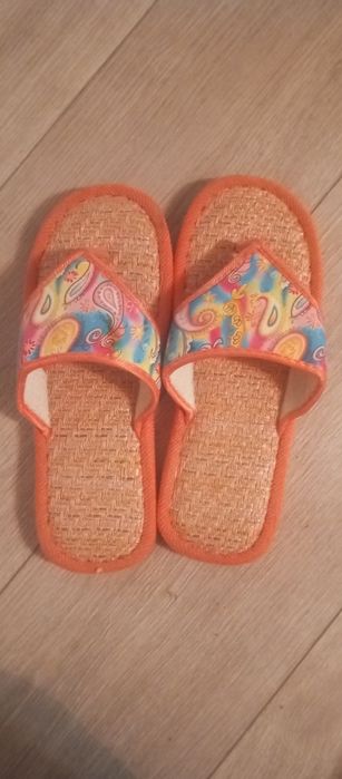 Женская домашняя тапочки