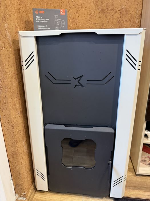 Нова пелетна камина с водна риза  FIRESTAR W18 – 18KW