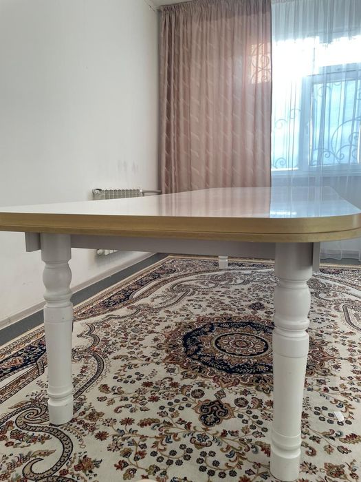 Стол для гостиной