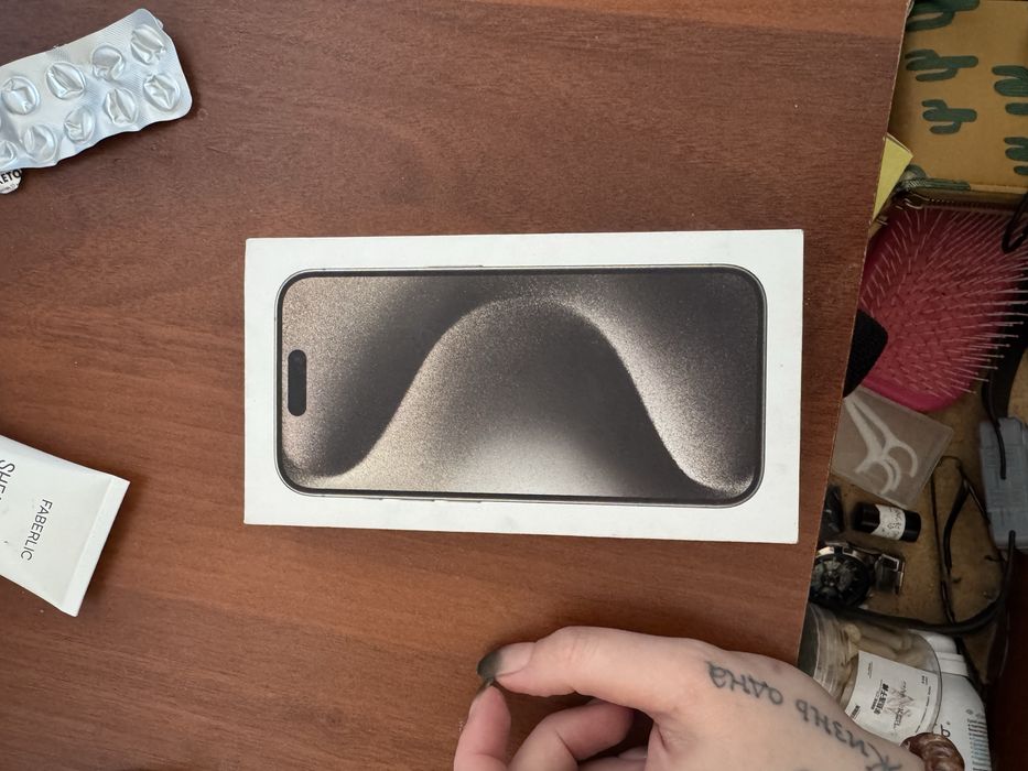 Продам Iphone 15 pro (128g)