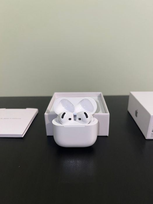 Casti Apple AirPods 4 noi, sigilate - Sunet premium, Design Elegant
