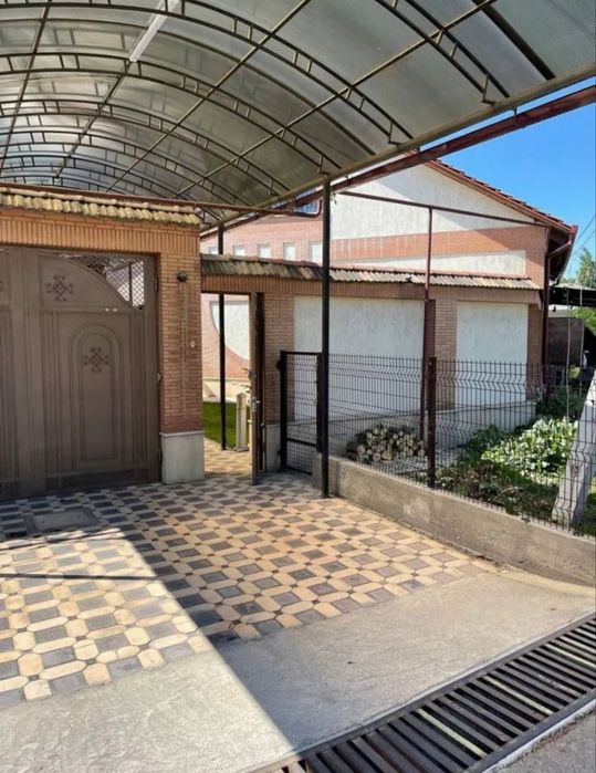 Срочно продаю Дом. В центре Уста Ширин