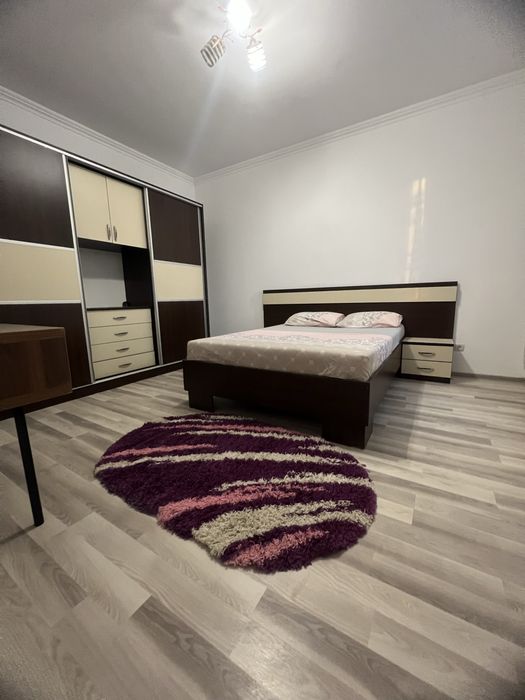 Inchiriez apartament pe termn mediu/lung disponibil in luna Septembrie.