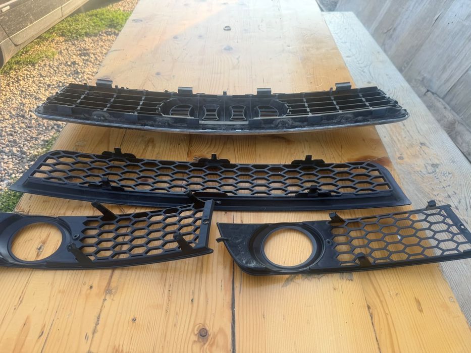 Grile tip fagure pentru Audi A4 B6
