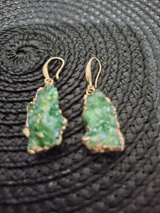 Cercei cuart Aura verde placați cu aur 4.7 cm