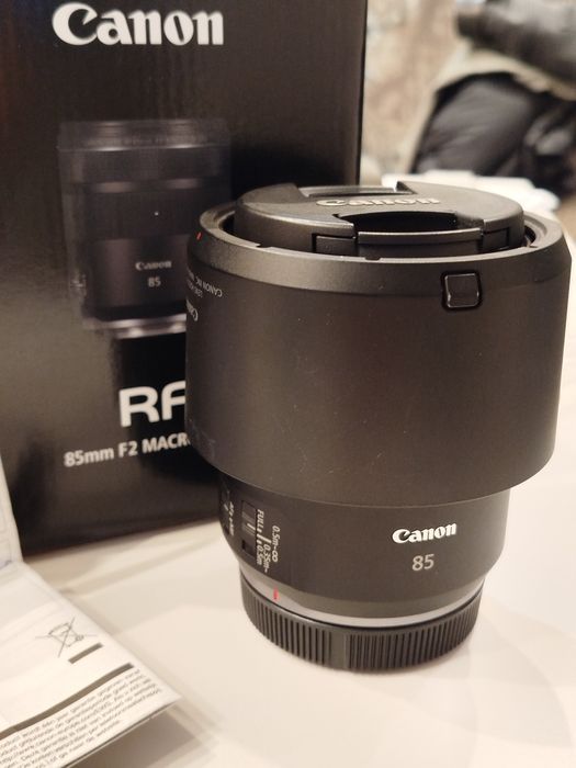 Продавам обектив CANON RF 85mm f/2.0 Macro