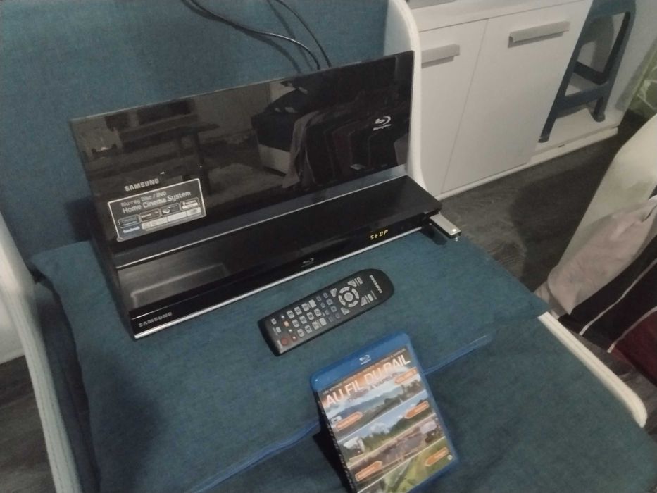 страхотен оригинален Блу Рей плеър на самсунг -перфектен