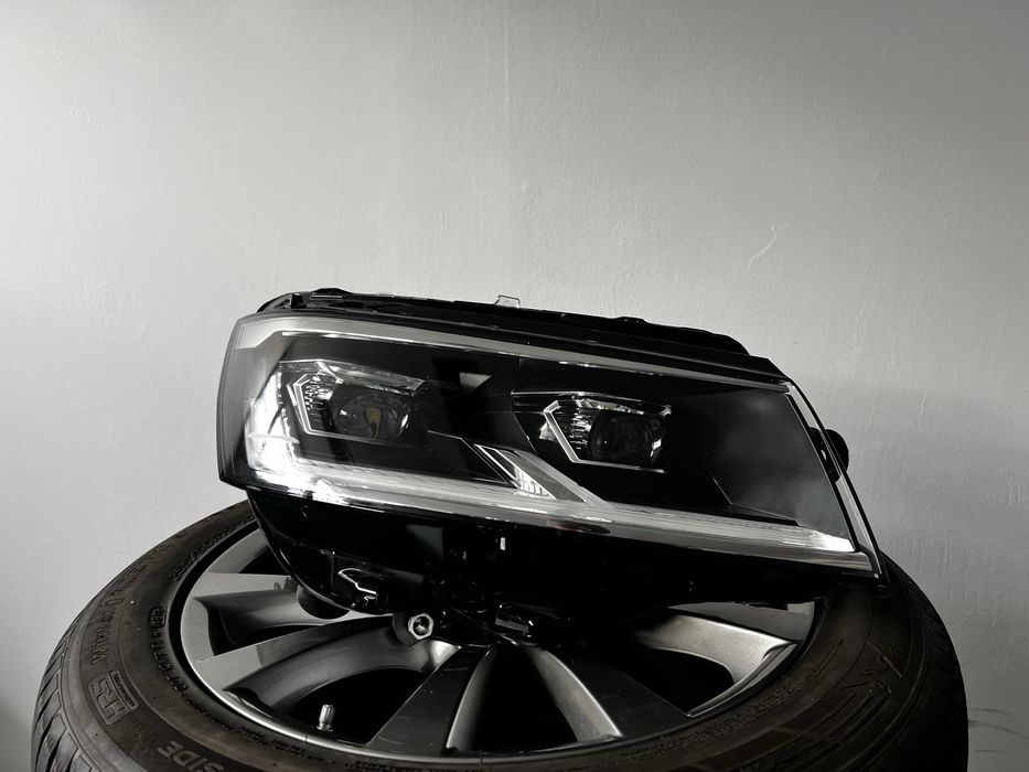 VW  десен фар за Volkswagen T6 2023г