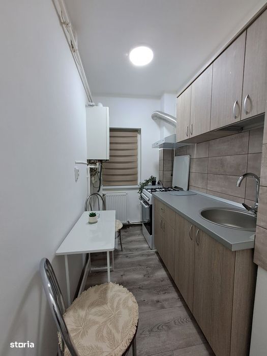 Vând garsoniera Mioveni parter, Maxi-Taxi ,pretabil spatiu