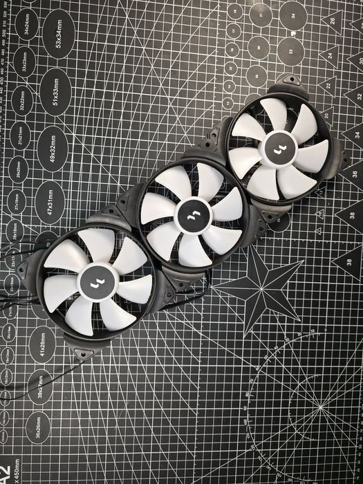 Ventilatoare Fractal RGB cu cabluri pe ele (daisy-chain)