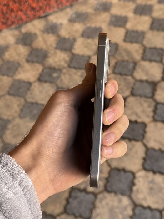 Iphone 15 pro Natural titanium