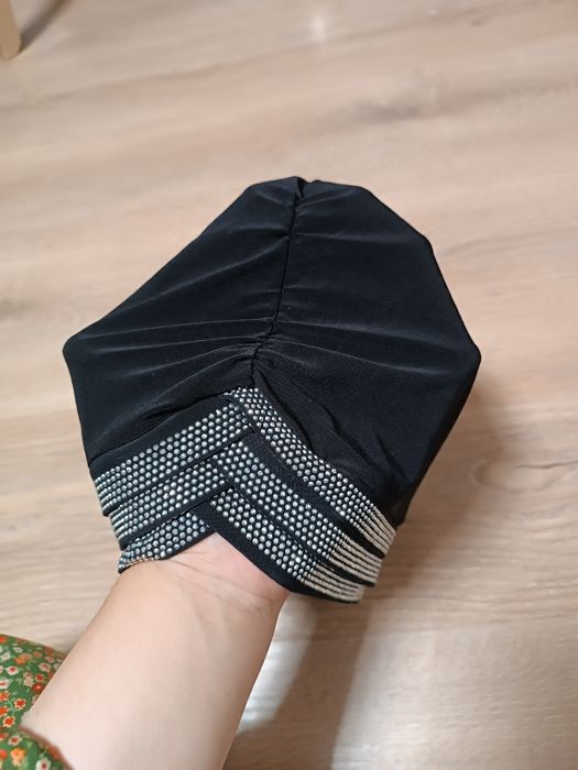 Shapka sotiladi yengi shapkalar sotiladi donasi 100 mingdan