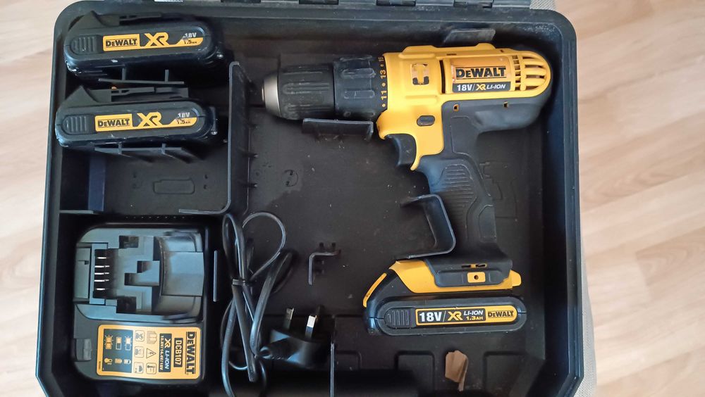 Винтоверт Dewalt DCD776