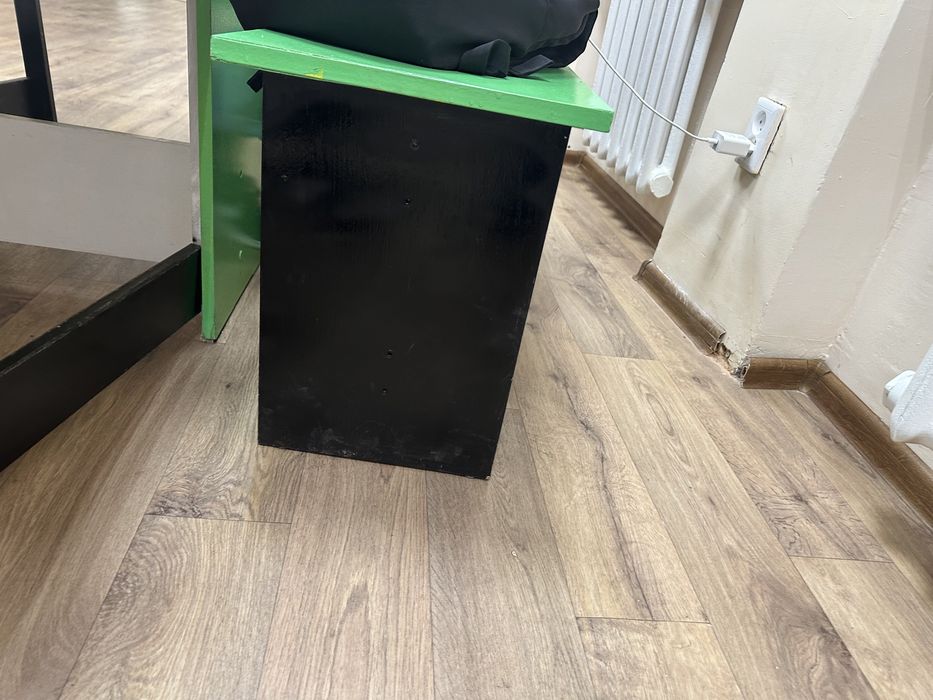 Стол со стульями