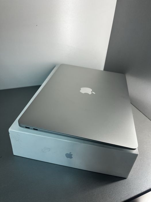 Macbook Air M1/8/256/96% емкость батареи