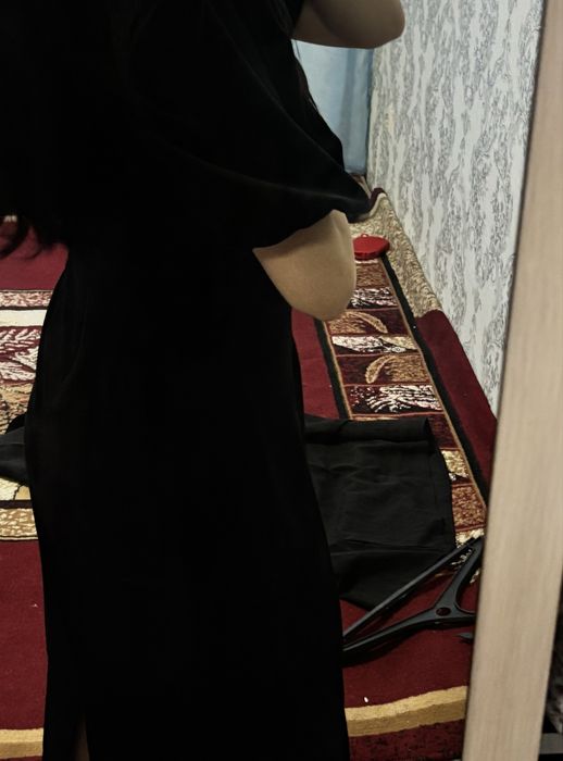 Чёрное вечернее платье