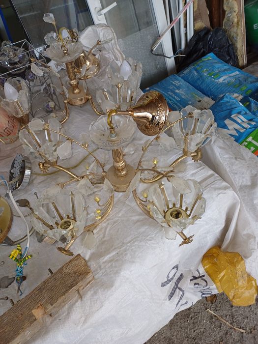 Продам люстры б/у.