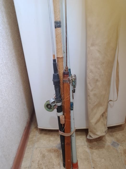 Удочки, спиннинг, сети и другие принадлежности для рыбалки