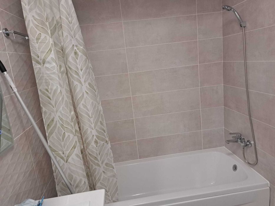 Inchiriez apartament cu 2 camere + parcare subsol