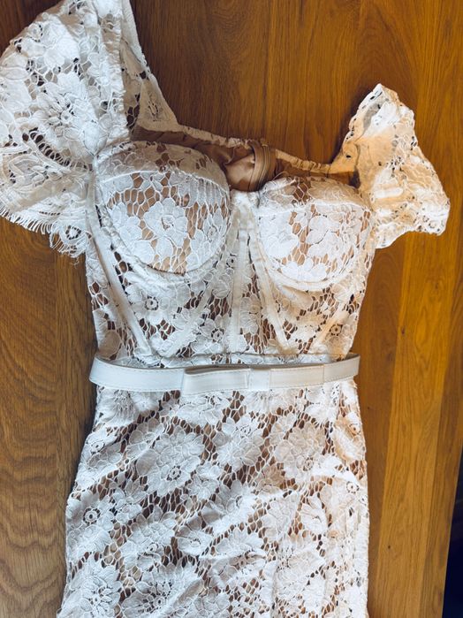 Рокля дантела от вискоза с колан