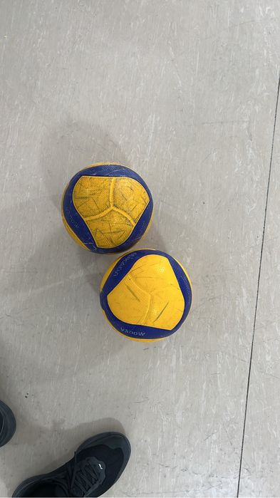 Волейболный мяч оригинал цена 22 тыс, второй 26 тыс