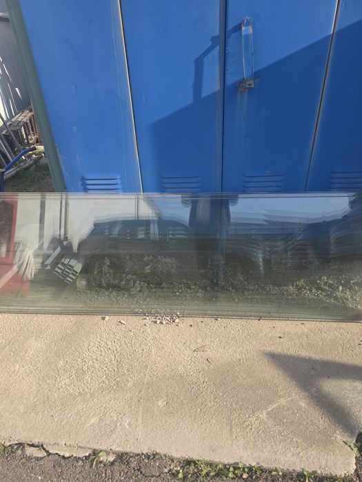 Продам стекло для дверей количество 4 шт размер 2.37 на 0.66 см.