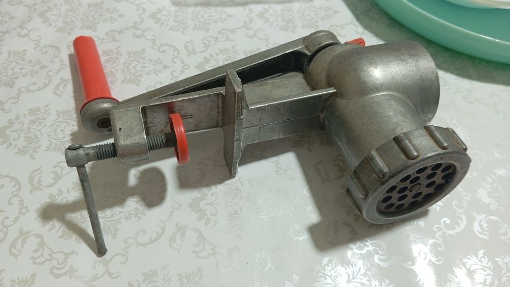 Продаю мясорубку