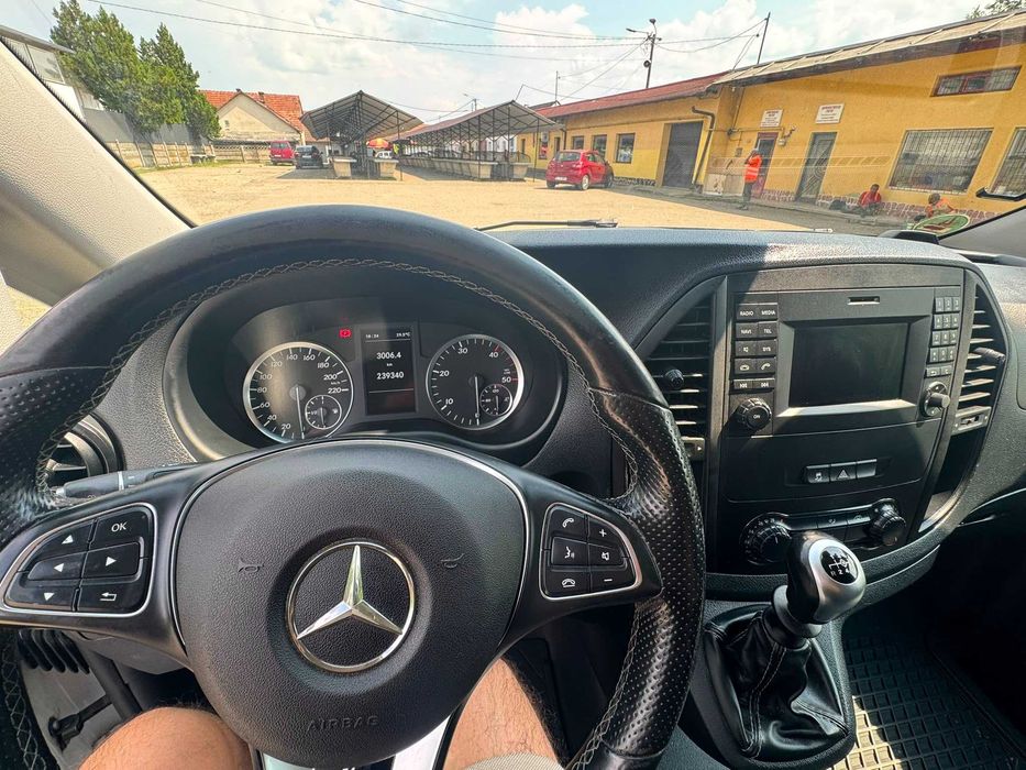 Vând Mercedes Vito Lung