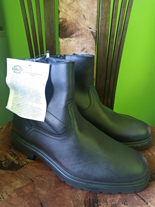 Продавам  боти - 60лв.