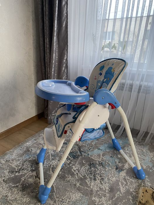 Детская коляска и стульчик