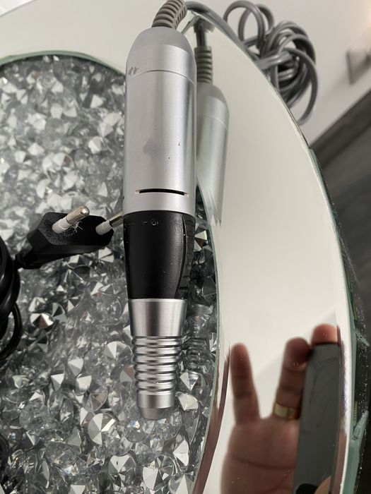 Pila electrica/freza perfect functionala aproape noua