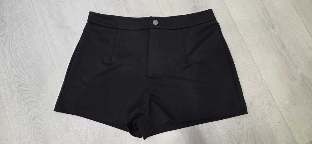 Кожаную юбка на девушку (новая)