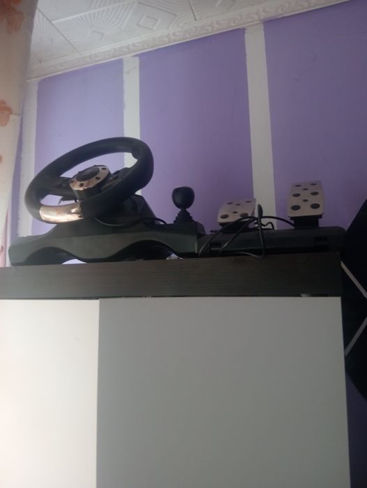 PS4 1tera plus plasma și volan