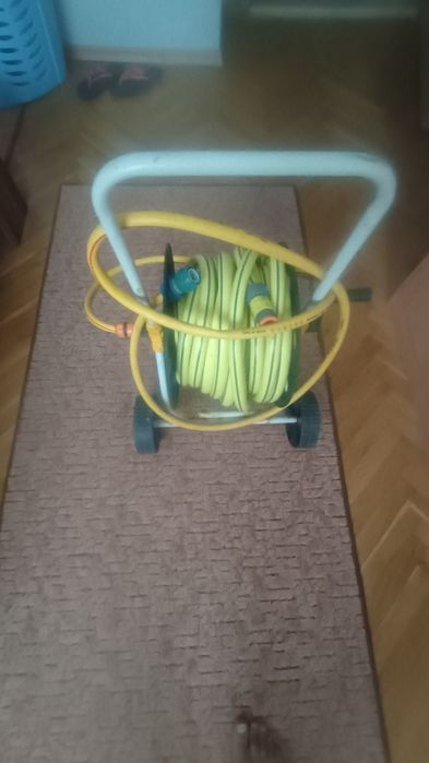 Градински маркуч с макара