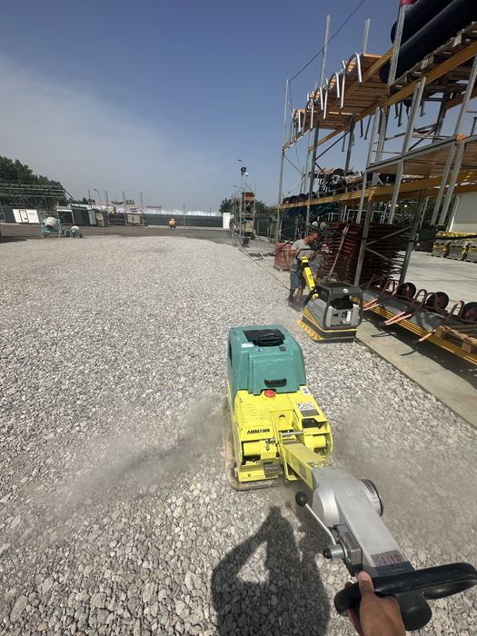 Inchiriez Utilaje Buldoexcavator Compactor Miniexcavator Nacele